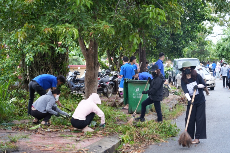 Hương Trà ra quân vệ sinh môi trường, góp phần xây dựng đô thị văn minh